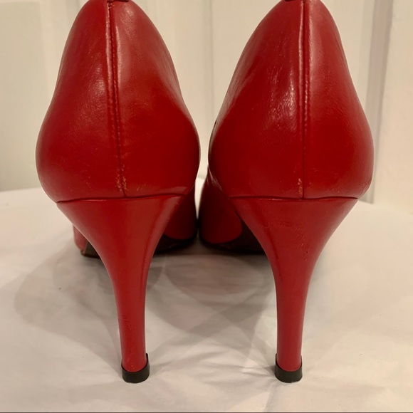 Cole Haan true 9 Red Classic Heels approx 3'' 1/2- In very good condition - Picture 2 of 6